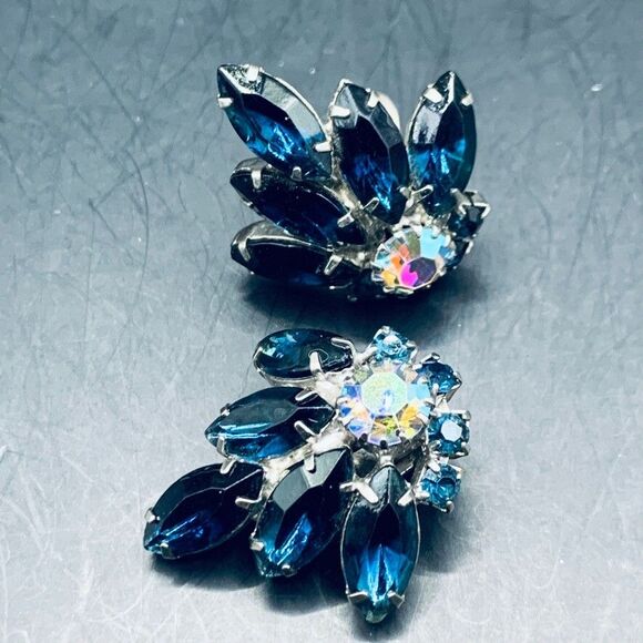 Vintage Earrings 1950s Blue Aurora Borealis Silver Tone Large Cluster Clip on - Picture 1 of 11